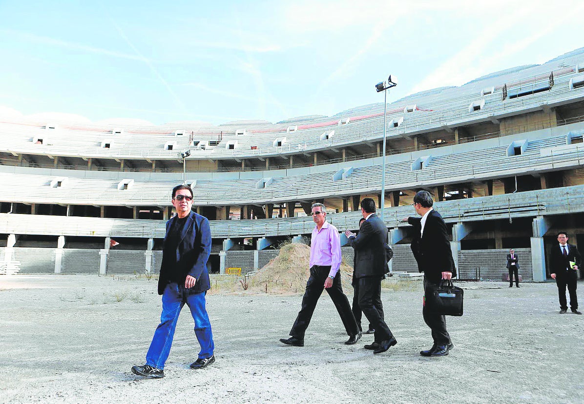 Peter Lim, en una visita al nuevo Mestalla.