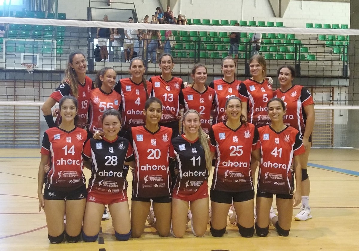 El equipo femenino del Xàtiva Voleibol que disputará la final de la Copa de la Comunitat.