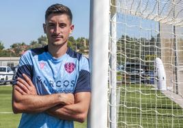 Pablo Martínez, posando en la Ciudad Deportiva del Levante, en Buñol.