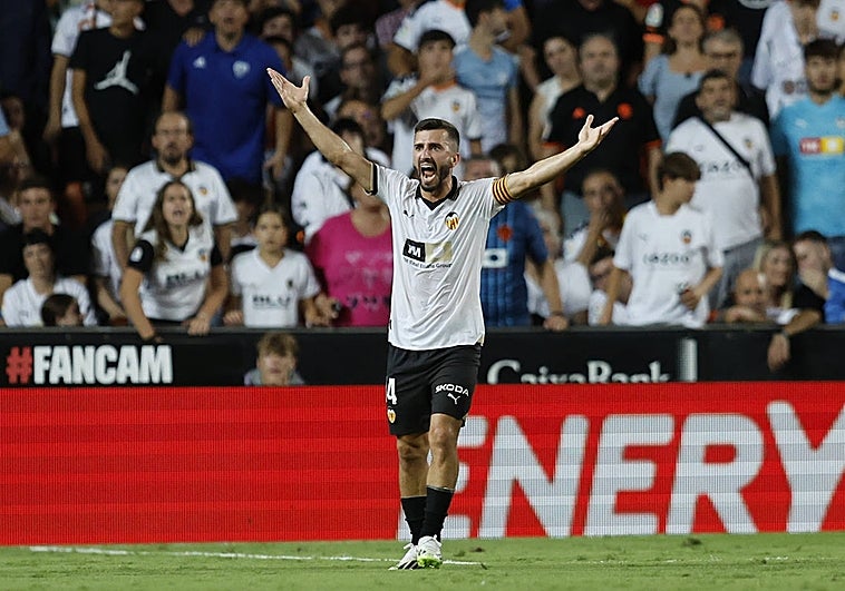 Gayà y Amallah, lesión y expulsión, más problemas para Baraja