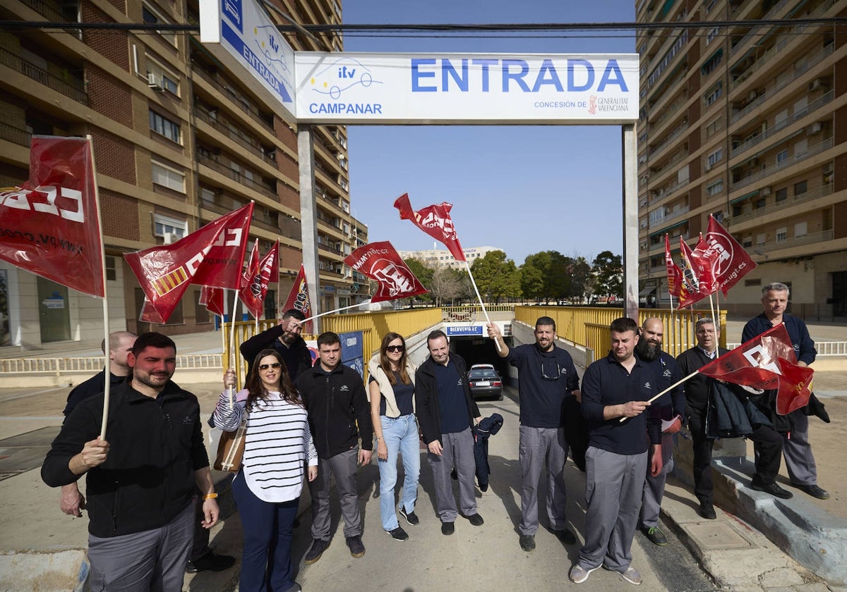 Jornada de huelga en la estación de ITV de Campanar antes de la reversión.