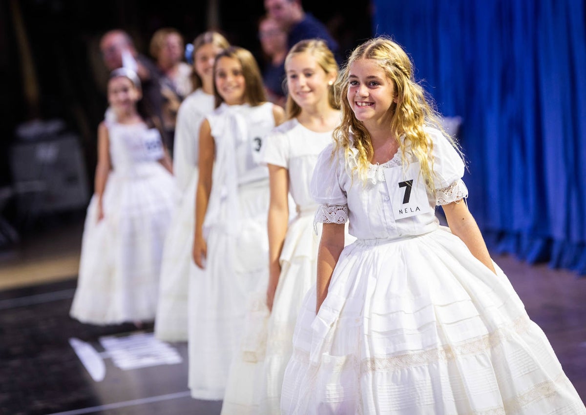 Imagen secundaria 1 - Niñas candidatas a fallera mayor infantil de Valencia 2024.