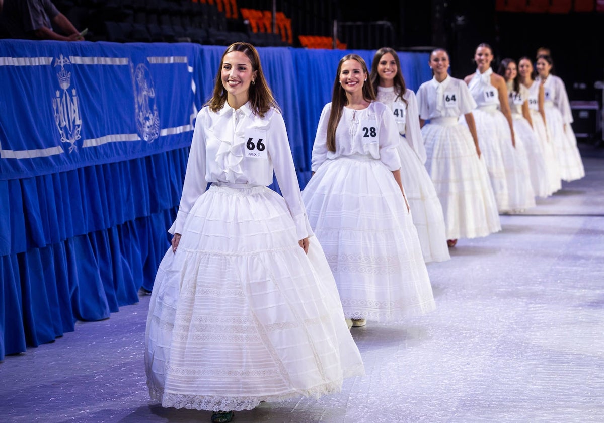 Imagen principal - Candidatas a falleras mayores de Valencia 2024.