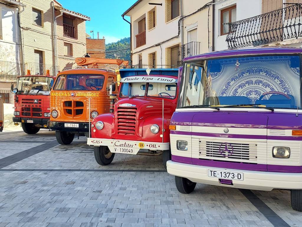 Así fue la primera concentración de vehículos clásicos de Casas Bajas, en el Rincón de Ademuz