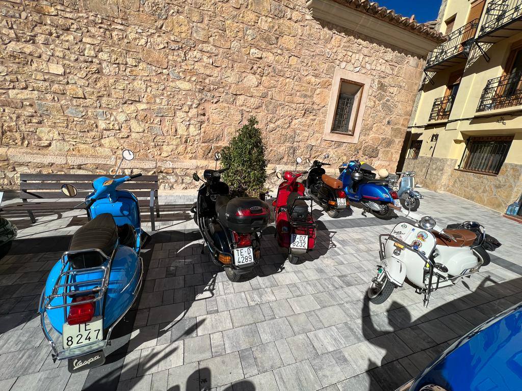 Así fue la primera concentración de vehículos clásicos de Casas Bajas, en el Rincón de Ademuz