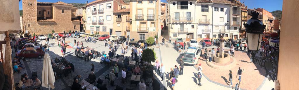 Así fue la primera concentración de vehículos clásicos de Casas Bajas, en el Rincón de Ademuz