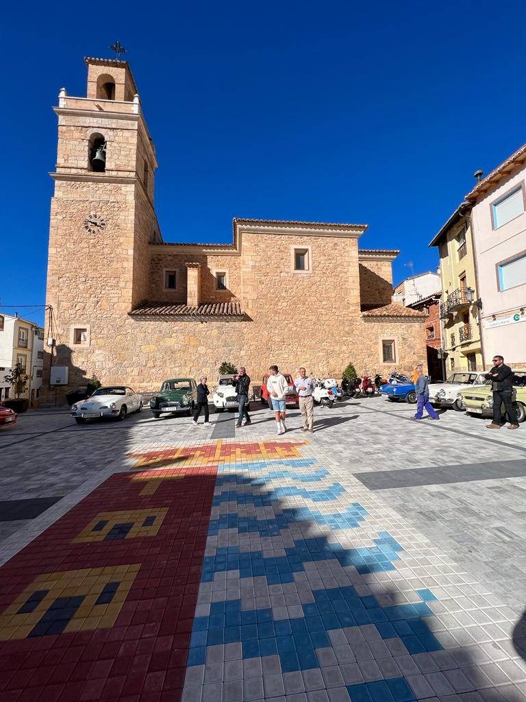 Así fue la primera concentración de vehículos clásicos de Casas Bajas, en el Rincón de Ademuz