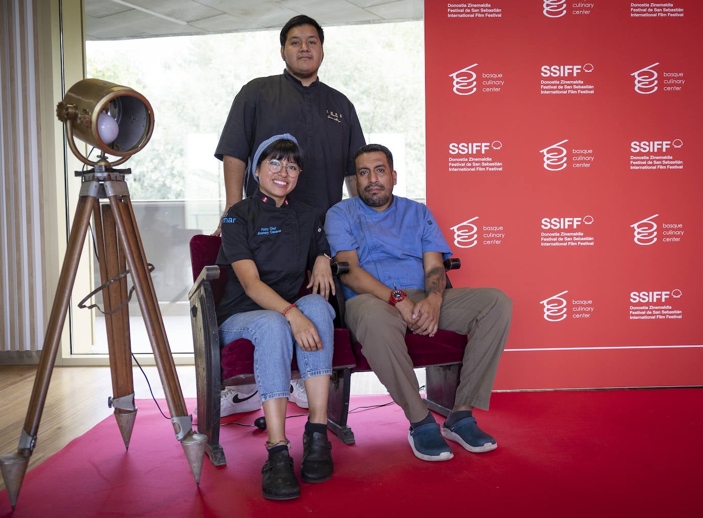 Equipo del documental peruano 'Pachacútec, escuela improvisada' (EFE).