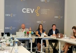 Pedro Reig, director de Asucova; María Isabel Sáez, directora general de Comercio; e Ignacio García, director general de Asedas.