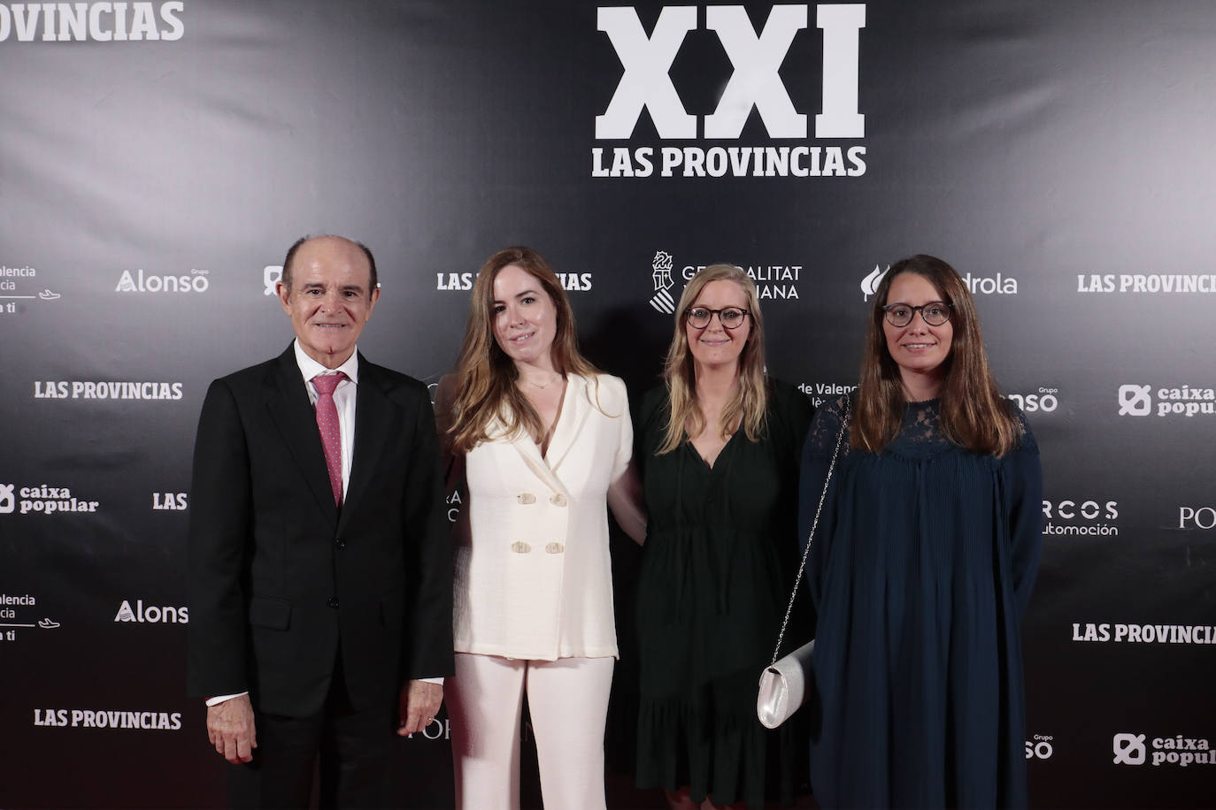 El Tesorero General del Ayuntamiento de Valencia, Alberto Roche, la sanitaria Elena Roche y la abogada Asociada Principal de Laboral de Uría Menendez, Alba Pérez, junto a la Jefa de Arte de Las Provincias, Beatriz de Zúñiga.