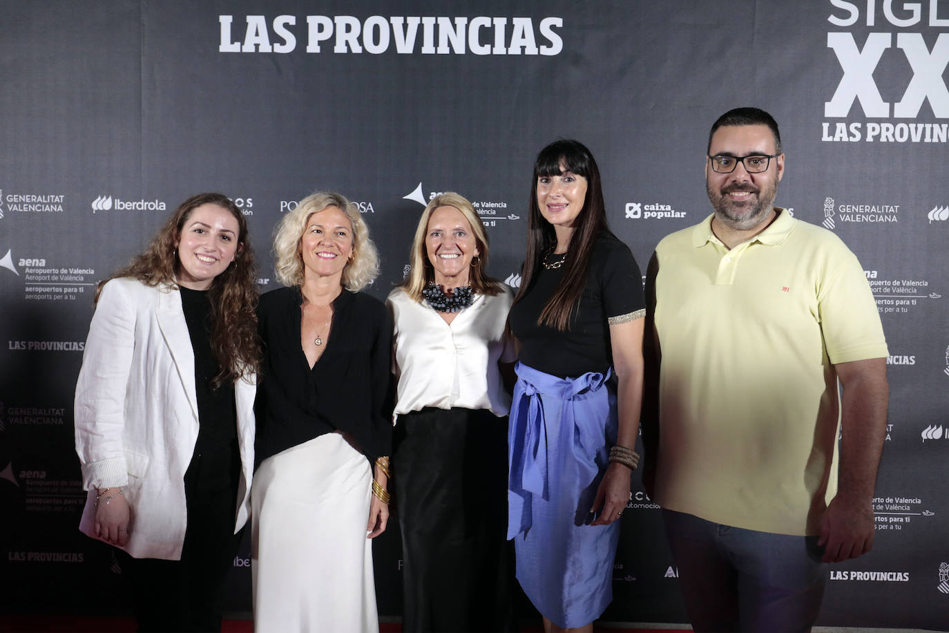 Corporación de Bétera. De izquierda a derecha, la concejal Diana Zaragozá, Mónica Martín (edil), la alcaldesa, Elia Verdevío, la concejal María Benimeli y el edil Manuel Pérez