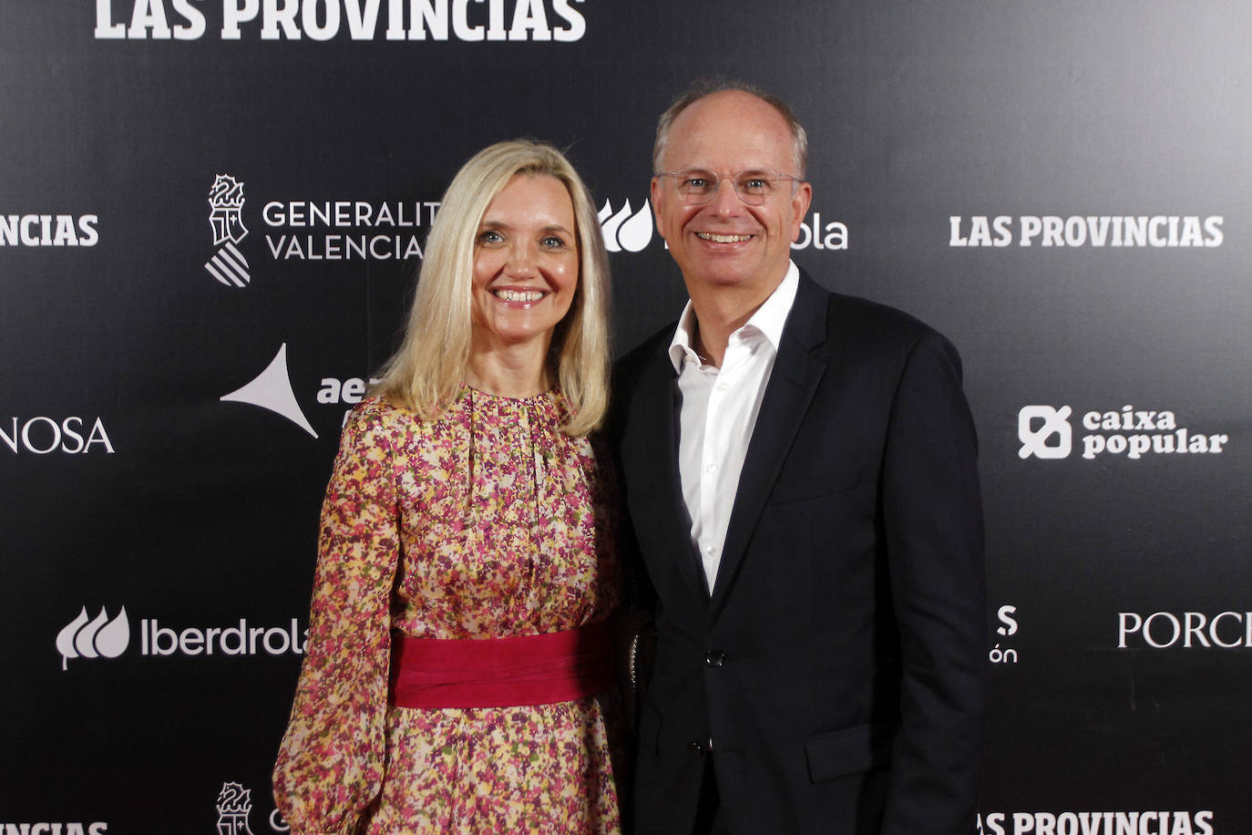 Thomas Dahlem, CEO de PowerCo Spain (Grupo Volkswagen), junto a su esposa Ivonne Dahlem.