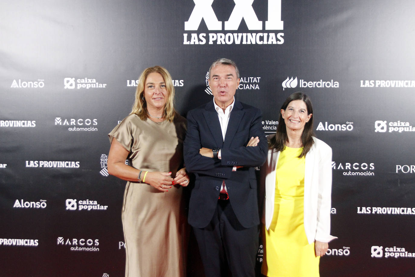 Maite Gómez, directora general de la Oficina de Prensa#de la Generalitat, con Bernardo Guzmán y Elvira Graullera.