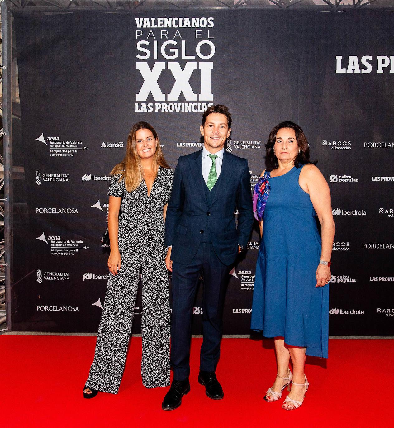 Borja Àvila, presidente de As. Comerciantes Centro Histórico, junto a Carla Giner (i) y Julia Martínez (gerente)