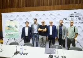 Los responsables de las actuaciones que celebrarán la reapertura del Palau junto al director del auditorio, Vicent Llimerá, y el concejal de Cultura, José Luis Moreno.