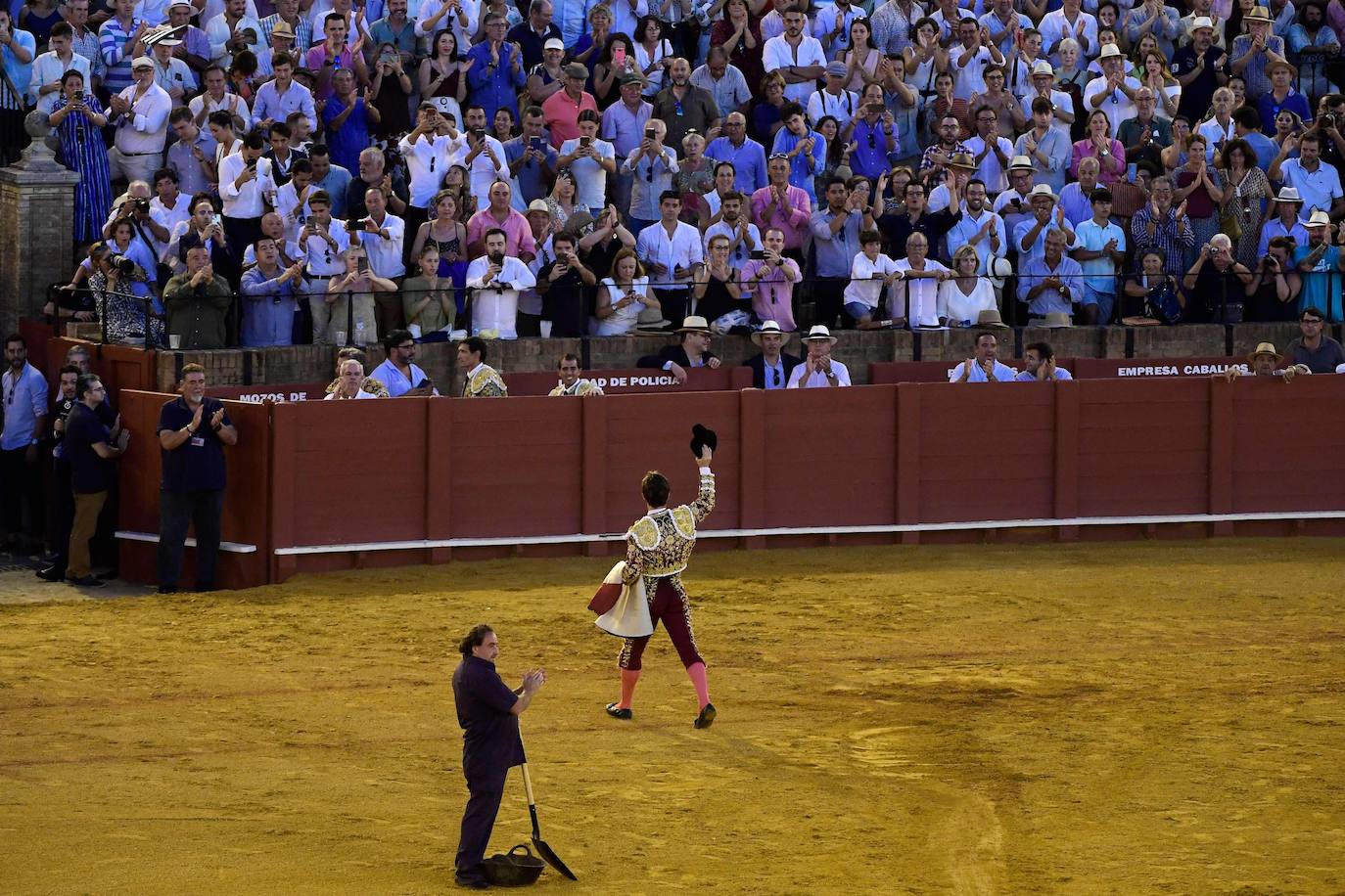 El Juli se corta la coleta en Sevilla