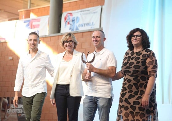 Antonio Sart, recibiendo el premio 'Maurice Cheutin'. TINO CALVO