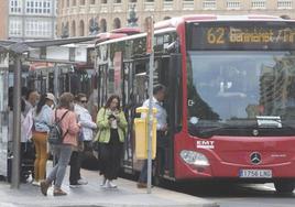 Parada de la EMT en el centro de Valencia.