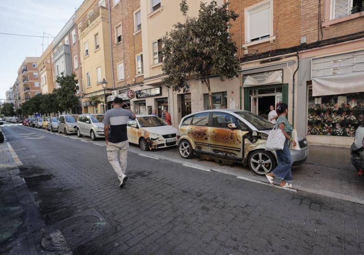 Uno de los coches afectados, este martes por la mañana.