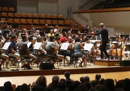 La Orquesta de Valencia, durante la prueba acústica después de la reforma de la sala Iturbi.