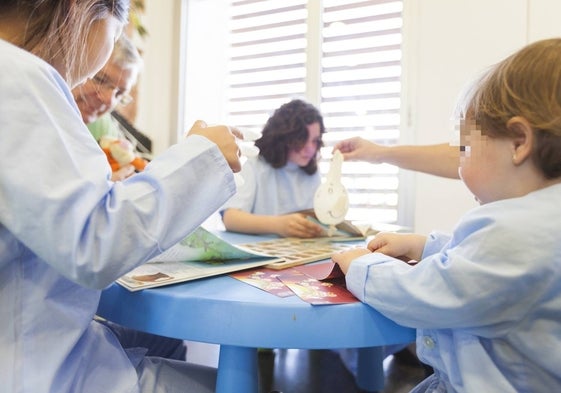 Menores en el Hospital de Dénia.