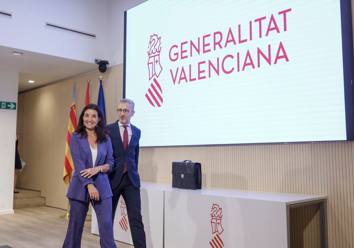 La consellera Ruth Merino y su antecesor en el cargo, Arcadi España.