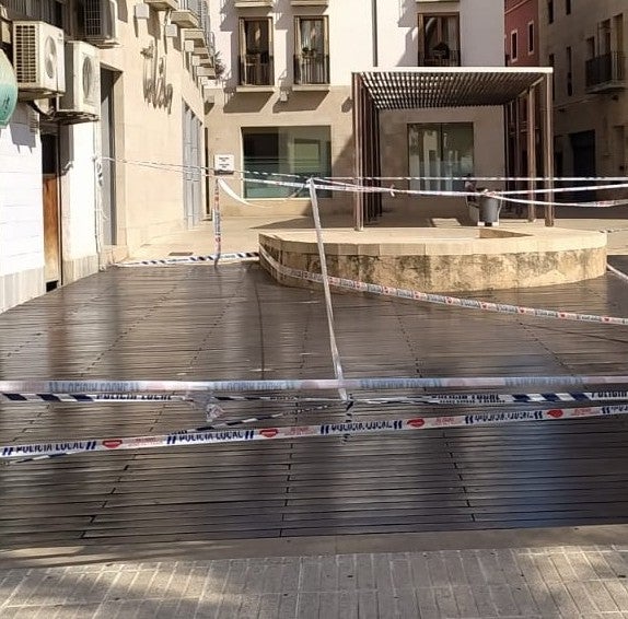 Alzira cierra la pasarela sobre las murallas debido a los desperfectos