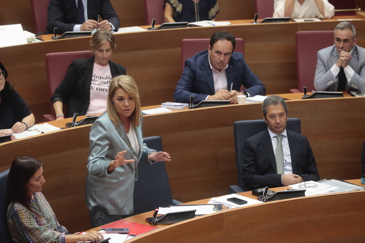 Así ha sido la primera sesión de control a la que se ha enfrentado Carlos Mazón