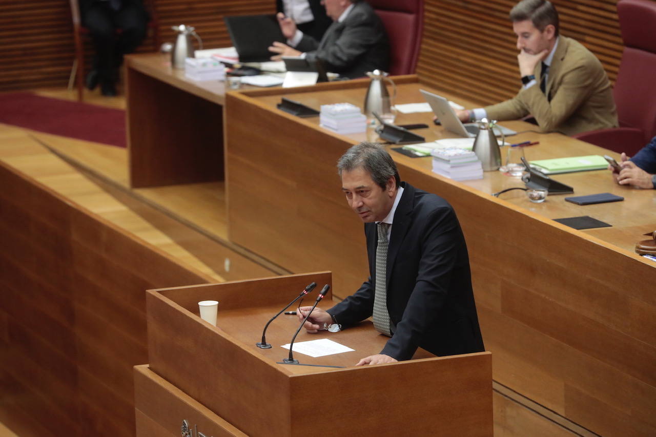 Así ha sido la primera sesión de control a la que se ha enfrentado Carlos Mazón