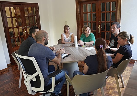 Reunión entre la edil de Bienestar Animal y veterinarios de Xàtiva.