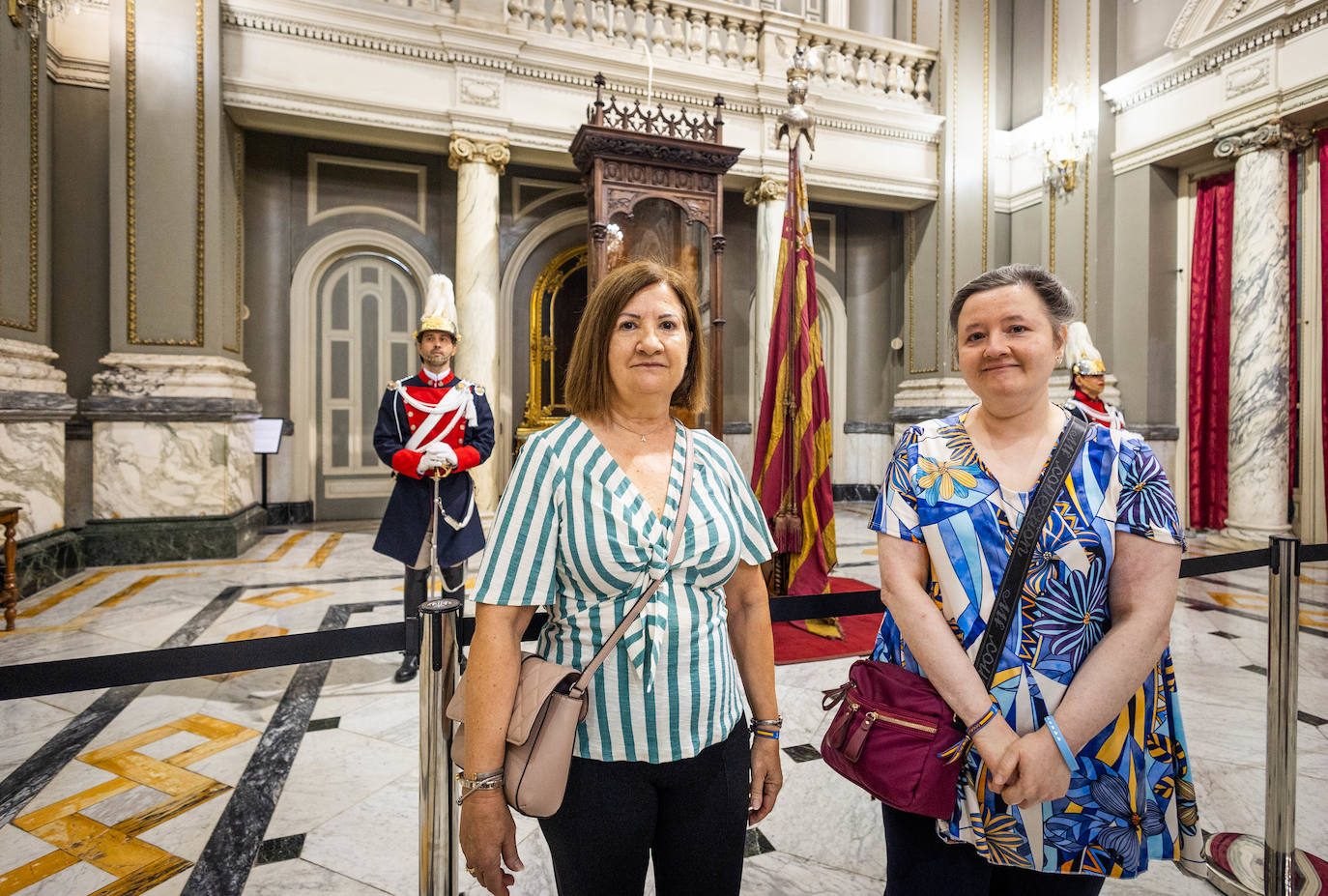 Valencia ya disfruta de la Real Senyera en la víspera del 9 d&#039;Octubre