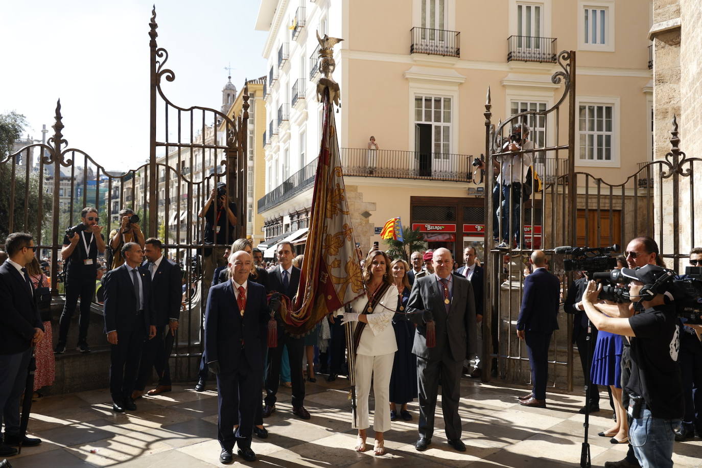 La Senyera regresa a la Catedral de Valencia tras ocho años de ausencia