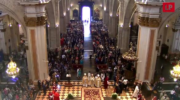 La Senyera regresa a la Catedral de Valencia tras ocho años de ausencia