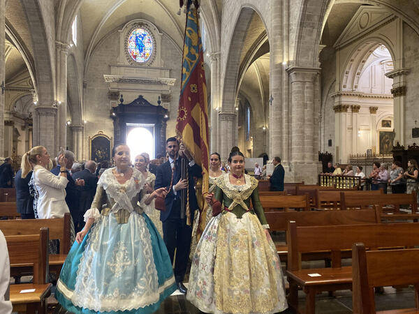 La Senyera regresa a la Catedral de Valencia tras ocho años de ausencia