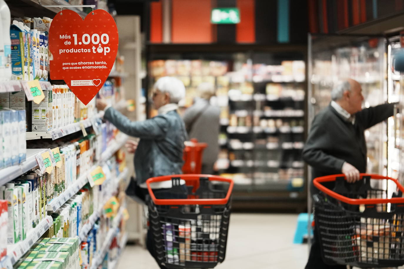 Los usuarios de Renfe podrán obtener descuentos en Carrefour con sus viajes en tren