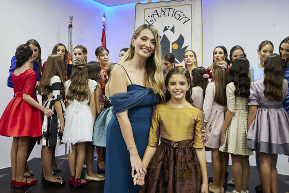 Laura Mengó y Paula Nieto, tras ser elegidas falleras mayores de Valencia 2023.