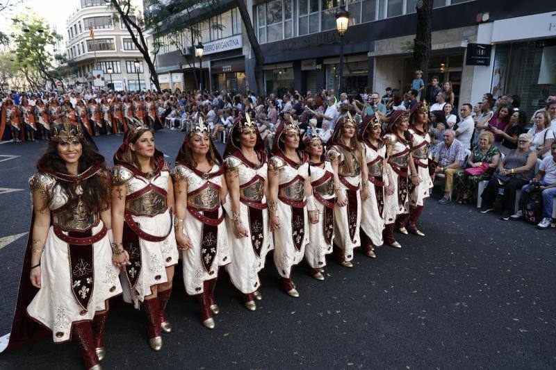 Fiesta en Valencia de los Moros y Cristianos en el 9 d&#039;Octubre