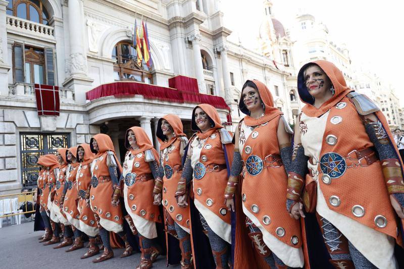 Fiesta en Valencia de los Moros y Cristianos en el 9 d&#039;Octubre