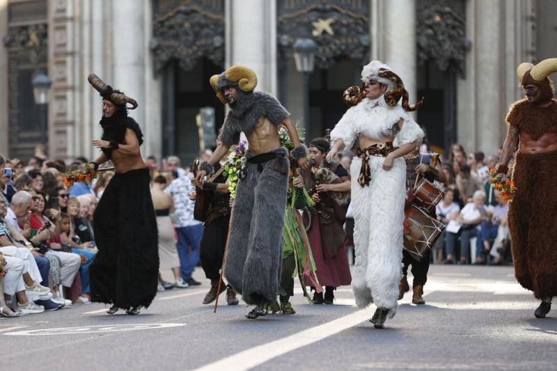 Fiesta en Valencia de los Moros y Cristianos en el 9 d&#039;Octubre