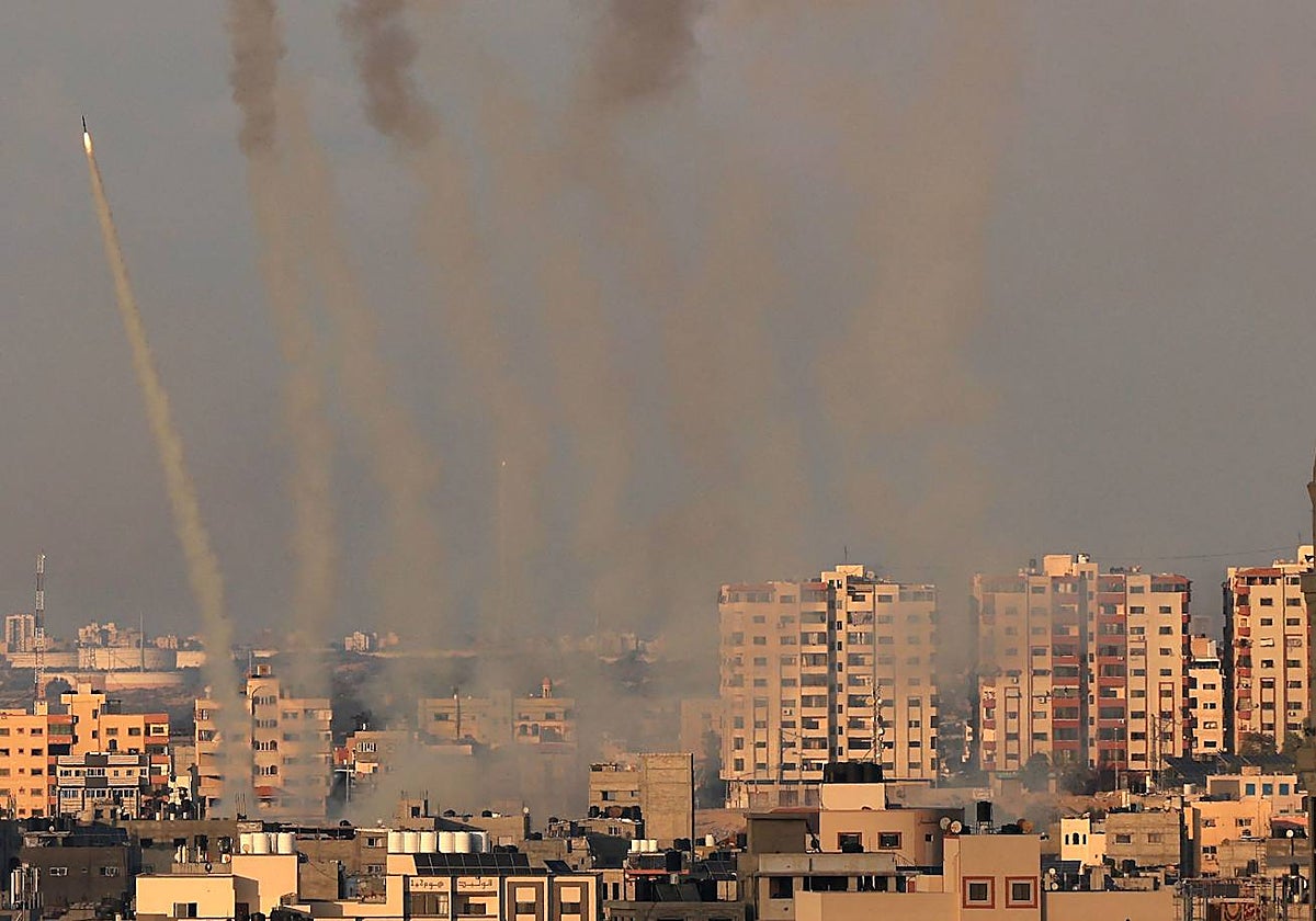 Lanzamiento de misiles desde Gaza contra Israel.
