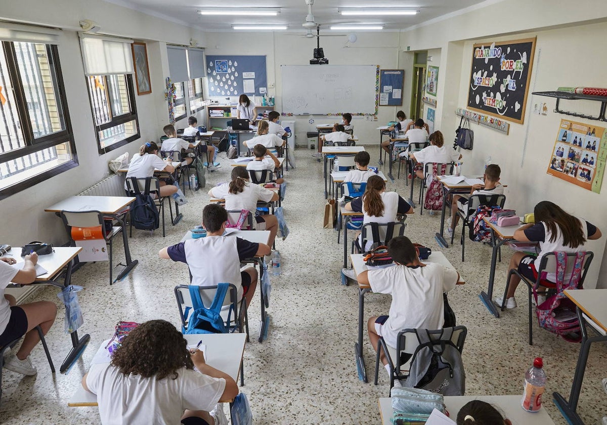 Alumnos de un colegio concertado durante una clase.