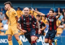 Oriol Rey celebra su tanto ante el Alcorcón.