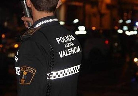 Imagen de archivo de un policía local de Valencia.