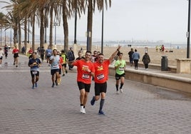 Participantes en la pasada edición de la 15K y 7,5K Valencia Abierta al Mar.