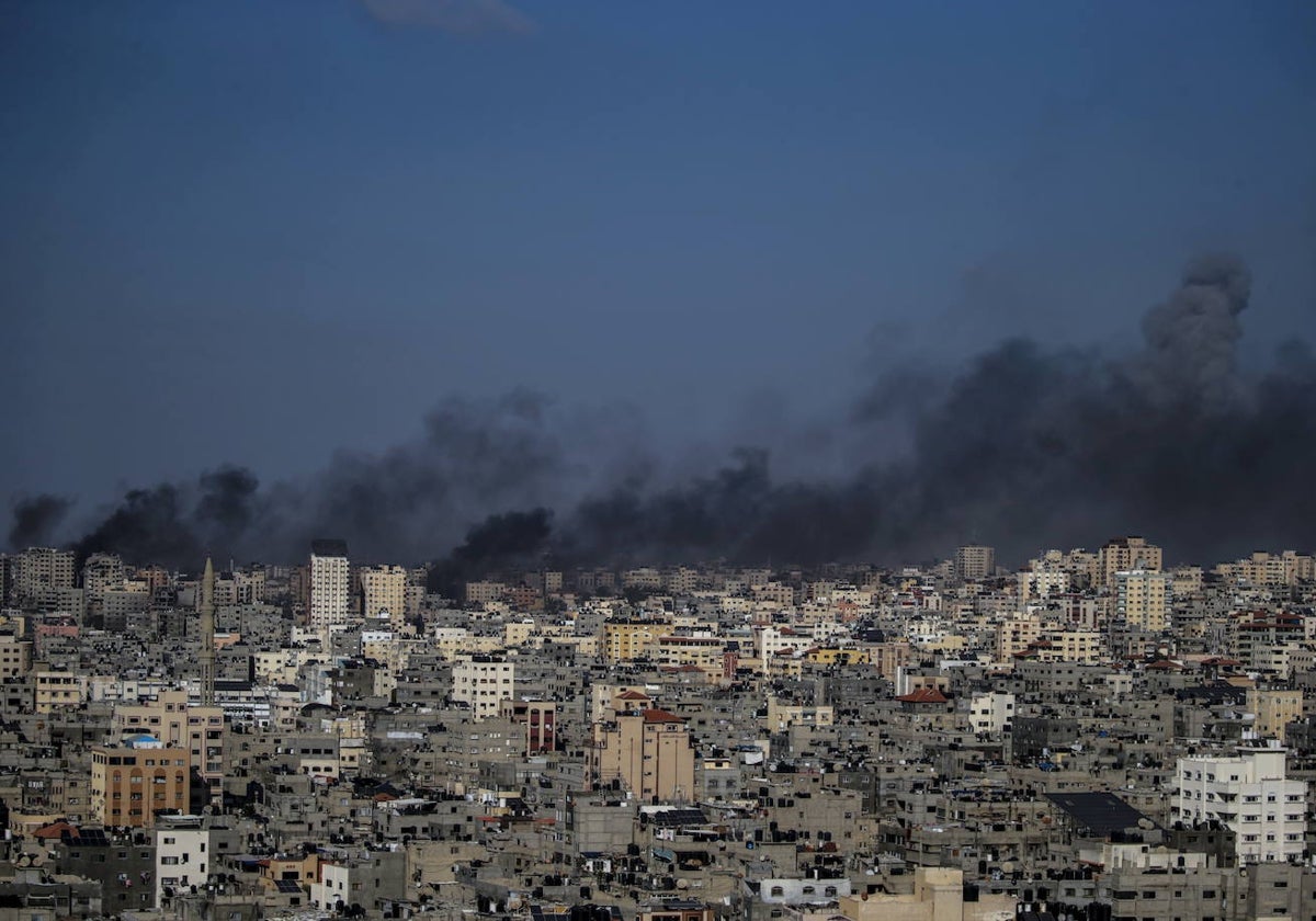 Imagen del puerto de Gaza tras un ataque aéreo israelí