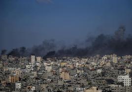 Imagen del puerto de Gaza tras un ataque aéreo israelí