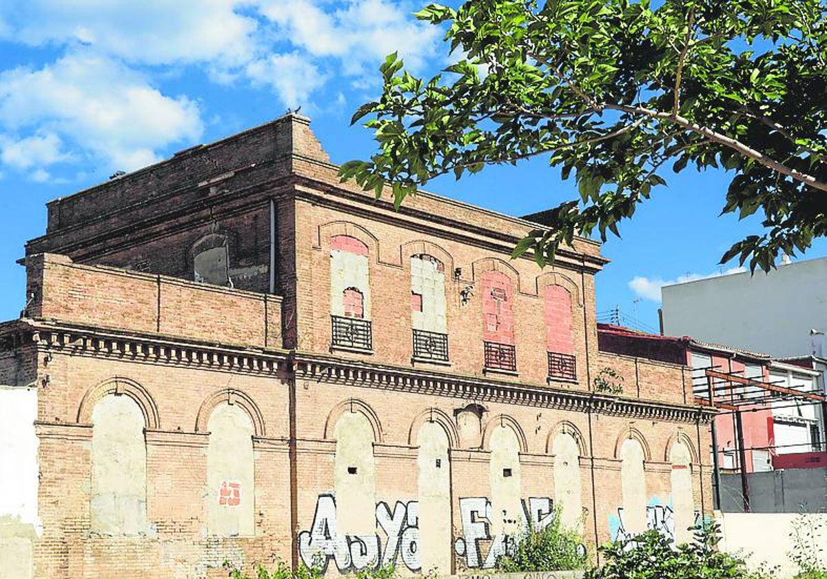 la antigua estación ferroviaria de FEVE.