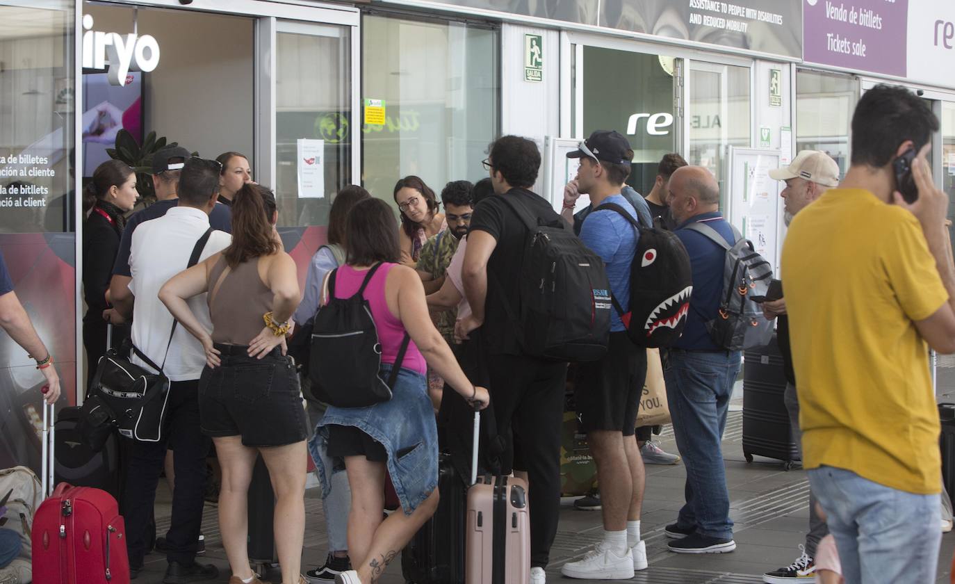 Una avería en la catenaria interrumpe la circulación de la alta velocidad entre Valencia, Alicante y Madrid