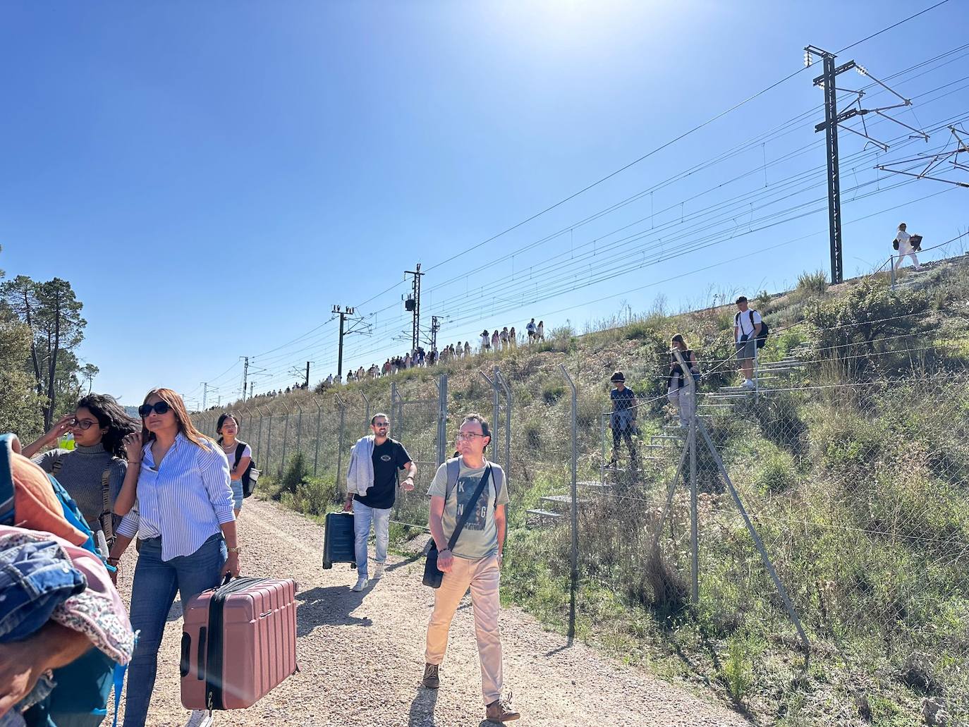 Una avería en la catenaria interrumpe la circulación de la alta velocidad entre Valencia, Alicante y Madrid