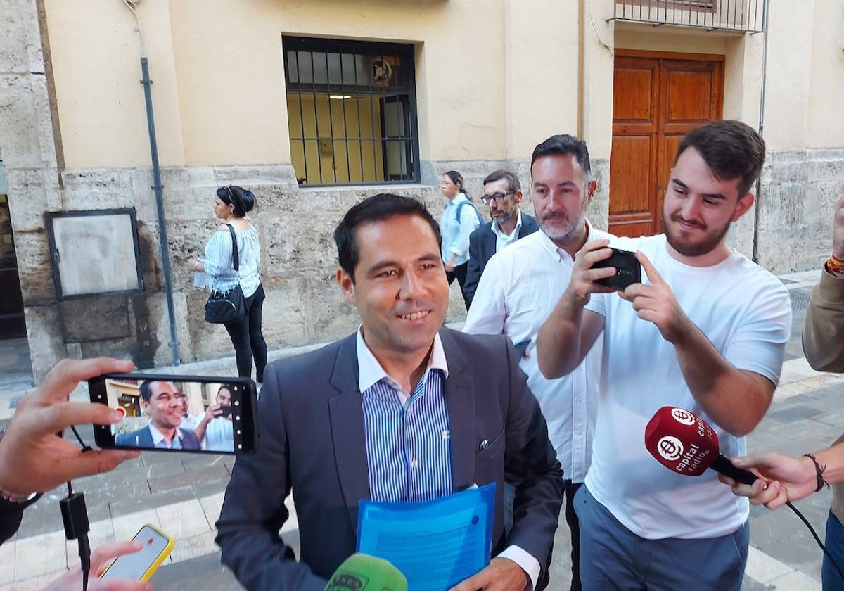 José Pérez, presidente de Libertad VCF, a la salida de la reunión.